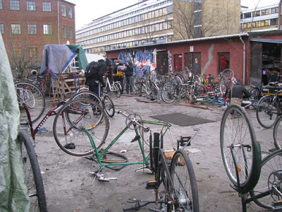 bike-bloc-larger-yard-shot_3711.jpg
